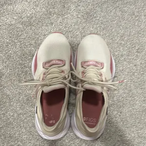 Figs New Balance Women's Roav V1 Cream and Pink Sneakers thumbnail 2