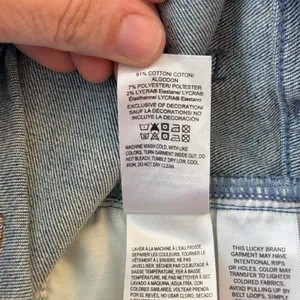 Lucky Brand Sweet Mid Rise Flare Jeans Womens 10/30R Blue Boho Raw Hem Denim thumbnail 5