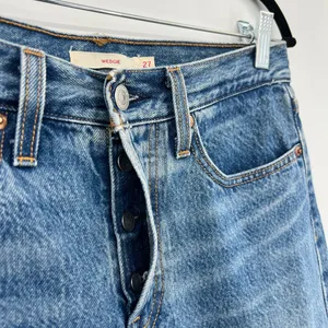 Levi’s Wedgie Cropped Ankle High Rise Distressed Raw Hem Jeans High Waisted 27 thumbnail 13