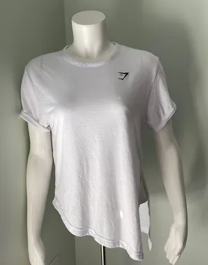 𝅺GYMSHARK Essential T-Shirt in White size Medium thumbnail 1
