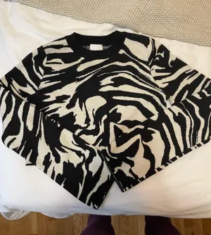 H&M Cropped sweater thumbnail 1