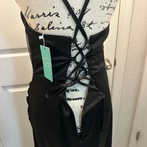 Toleen Elegant Satin Black Evening Gown with Sheer Waist Panel thumbnail 5