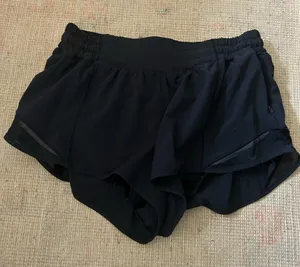 Lululemon Hotty Hot 2.5 inch Shorts Size 8 navy thumbnail 1