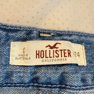 Hollister Button Fly Denim Jean Shorts Size 0 Cuffed Hem 2” Inseam 9” Rise thumbnail 3