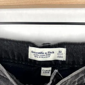 Abercrombie & Fitch Curve Love High Rise 90s Straight Jeans‎ Womens 32 Black thumbnail 7