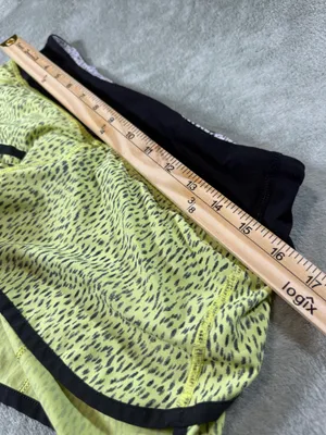 Lululemon Shorts 2.5" Hotty Hot Lined Yellow/Spots Sz 6 thumbnail 3