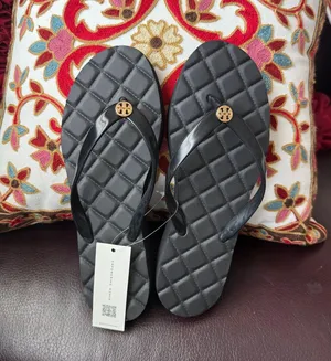 Tory Burch 2 inches platform Willa flip flop Sandals with Gold Emblem NWT black thumbnail 1