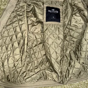 Hollister Quilted Bomber Jacket Khaki Utility Pockets Zip Front‎ Women's Small thumbnail 11