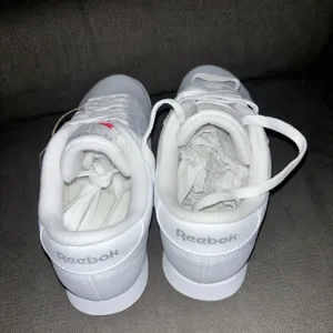 Reebok Classic White and Red Sneakers NWT size 8W thumbnail 3