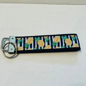 Pineapple Ribbon Keychain Tropical Beach Vacation Blue Yellow‎ Green White NWOT thumbnail 3