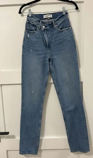 Abercrombie ‘The ‘90s Straight Ultra High Rise Jeans size 24L thumbnail 2