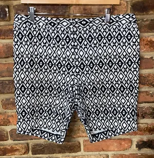 Mario Serrani Italy Black & White Comfort Bermuda Stretch Shorts Women's Size 14 thumbnail 1
