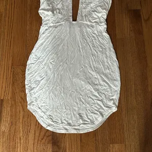 White Missguided Deep Plunge Stretchy Open Back Halter Mini Summer Dress thumbnail 4