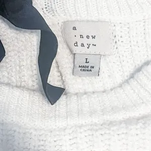 A New Day White Chunky Knit Sweater with Keyhole & Black Velvet Tie on Back thumbnail 8