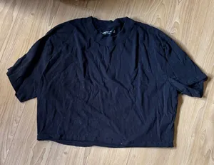 Abercrombie & Fitch Black Tee thumbnail 1
