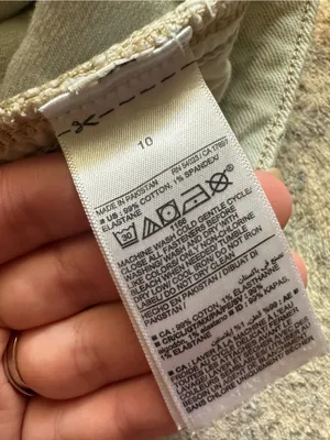 Old Navy Women’s Distressed High-Waist Denim Shorts Size 10 Light Wash thumbnail 4