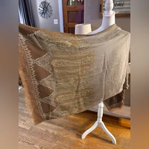 Elegant Paisley Scarf in Brown and Gold thumbnail 5