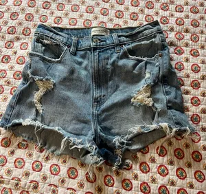 Abercrombie & Fitch High Rise Mom Jean Shorts size 8 / 29 thumbnail 1