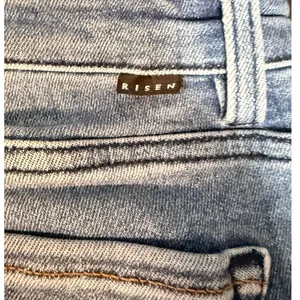 Risen Women's 9/29 Light Wash Wide Leg Jeans Side Slit Hem Stretch 5 Pocket Blue thumbnail 6