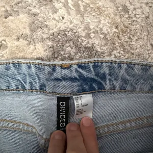 H&M High Waisted Jeans thumbnail 4