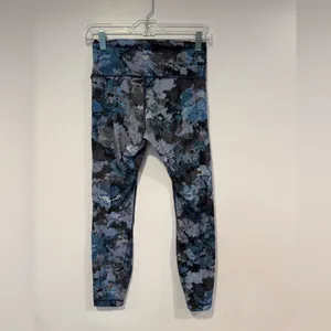 Blue and Purple camo wunder under lululemon leggings‎ thumbnail 4