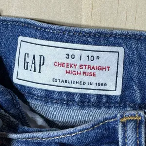 GAP Women's Cheeky Straight High Rise Jeans Size 30 10R Medium Wash Denim thumbnail 6