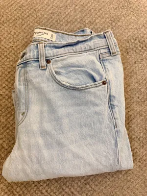 Abercrombie & Fitch The 90s Straight Mid Rise Light Wash Jeans Size 30/10R thumbnail 2