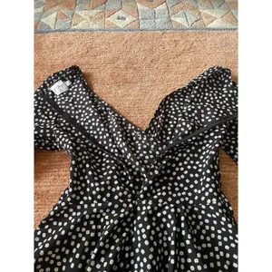 Princess Polly Black with White Floral Long Sleeve Mini Faux Wrap Dress Size 4 thumbnail 9
