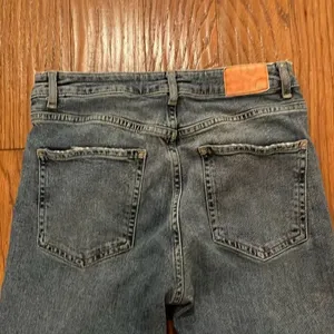 Zara high rise medium wash raw hem skinny jean 6 thumbnail 9