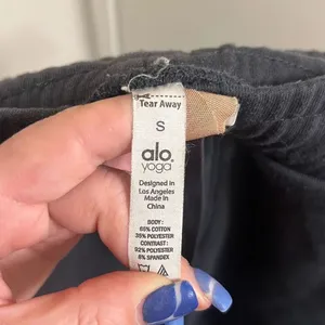 ✨Alo Yoga Distressed Grey Sz Small Sweatpants✨ thumbnail 9