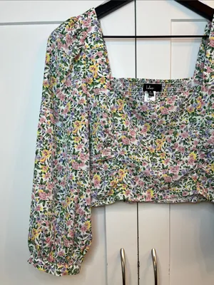 Lulu's Even Sweeter Floral Cropped Blouse with Puff Sleeves - Size Medium thumbnail 10