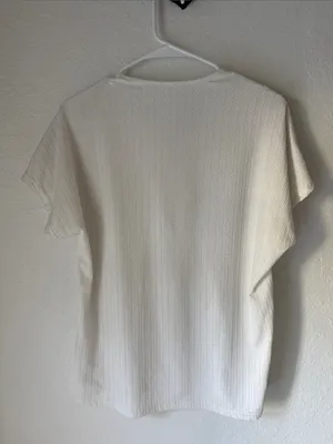 Women’s White Textured V-Neck Short Sleeve Top Size Medium thumbnail 4