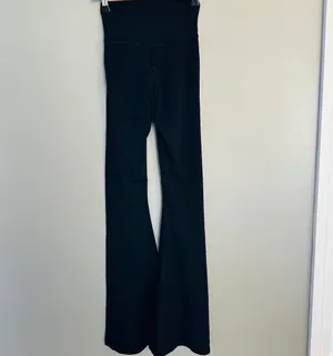 Offline By Aerie Real Me Crossover Flare Leggings Women’s Size Small thumbnail 2