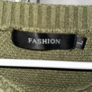 Olive Green women’s Sweater Size L thumbnail 2