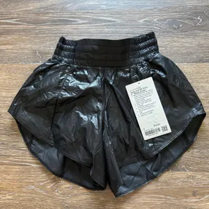 Lululemon Hotty Hot Short High Rise 4” Matte Sheen Black Size 0 NWT thumbnail 2