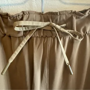 Women's khaki Lululemon joggers thumbnail 9