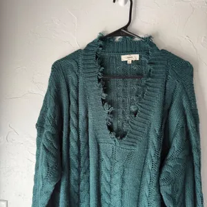 Entro Womens M Green Cable Knit V Neck Distressed Fringe‎ Sweater Boho Western thumbnail 2