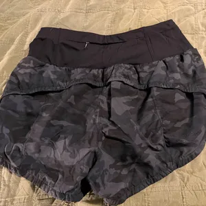 Camo Women's Athletic Shorts Black Size L thumbnail 2