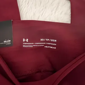 Under Armour Red Compression High Rise Ankle Athletic Leggings XSmall NWT thumbnail 4