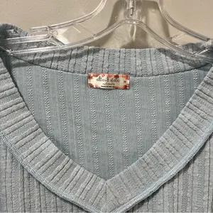 Altar’d State Women’s Size Medium Light Blue‎ Pullover Top Cropped V Neck shirt thumbnail 3