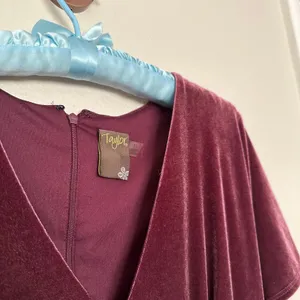 Taylor Sz 10 Midi Dress womens Purple Plum Velvet Empire Waist Flutter Sleeves thumbnail 4