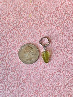Handmade fairy forest vintage retro aesthetic style simple Czech glass leaf dangle earrings🍃💚 thumbnail 7