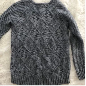 ✨ AEO Grey Thick Diamond Pattern Cable Knit Sweater✨ thumbnail 2