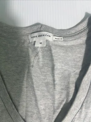 Good Ameeican NWT Women’s Grey V-Neck Short Sleeve Top M thumbnail 3