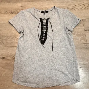 Derek Heart Gray Lace Up Neck T Shirt Short Sleeve‎ Womens Size Medium M Tee thumbnail 1
