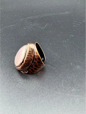 Unique Vintage-Style Oval Stone Inlaid Rose Quartz Ring thumbnail 3