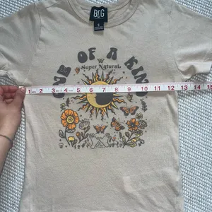 Urban Outfitters Bdg Tan Floral Graphic “One Of A Kind” Crop Baby Tee Sz Sm thumbnail 3