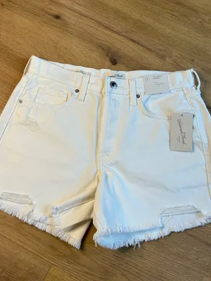 Size 6 Mid-Rise 90's Baggy Jean Shorts 4" Universal Thread™ 100% Cotton thumbnail 3