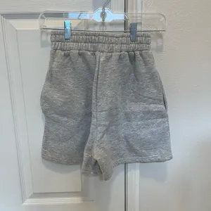 Prettylittlething Grey Sweat Pocket Shorts thumbnail 3