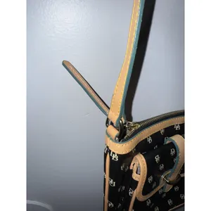 Dooney & Bourke MONOGRAMMED TAN BLACK LEATHER‎ CROSSBODY BAG MINT P thumbnail 3